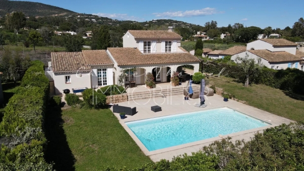 For sale house, villa Grimaud - Villa in a secure domain with private beach