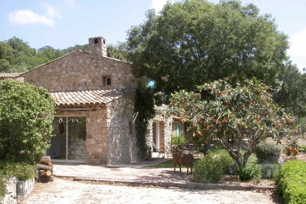 à vendre maison, villa Le Plan-de-la-Tour - Propriété en pierre au Plan de la Tour