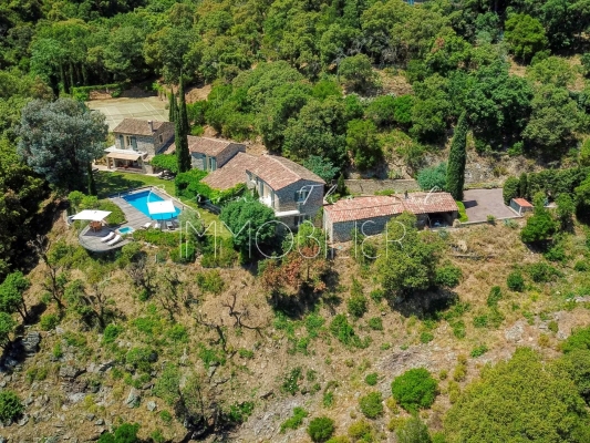 For sale house, villa La Garde-Freinet - Beautiful stone property with swimming pool and tennis court