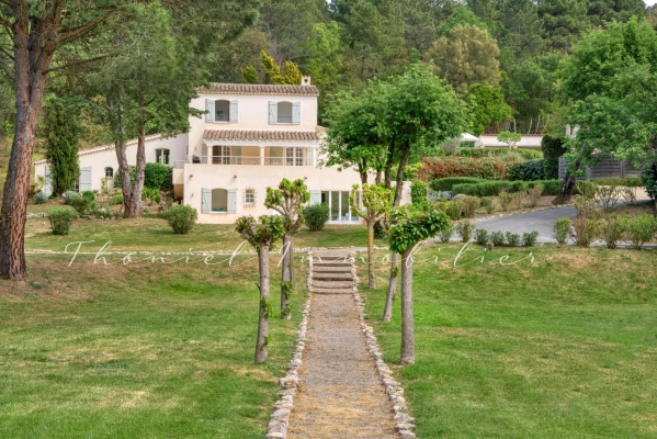 à vendre maison, villa Cogolin - Villa à vendre dans la campagne de Cogolin, au milieu des vignes