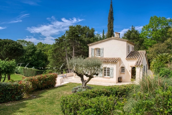 à vendre maison, villa Cogolin - Villa à vendre dans la campagne de Cogolin, au milieu des vignes