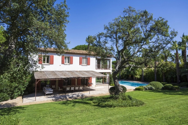 à vendre maison, villa Grimaud - Vente villa de 250 m2 dans un domaine sécurisé de Grimaud proche des plages