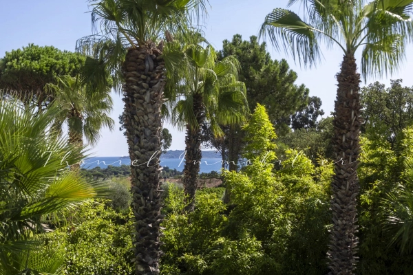 à vendre maison, villa Grimaud - Vente villa de 250 m2 dans un domaine sécurisé de Grimaud proche des plages