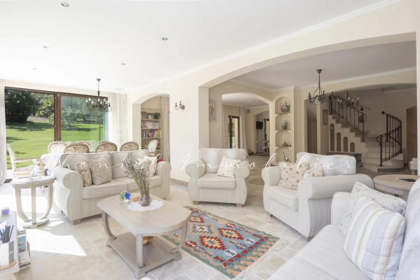 à vendre maison, villa Grimaud - Vente villa de 250 m2 dans un domaine sécurisé de Grimaud proche des plages