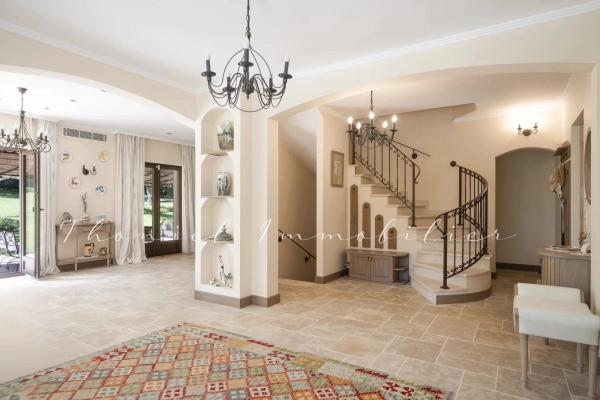 à vendre maison, villa Grimaud - Vente villa de 250 m2 dans un domaine sécurisé de Grimaud proche des plages