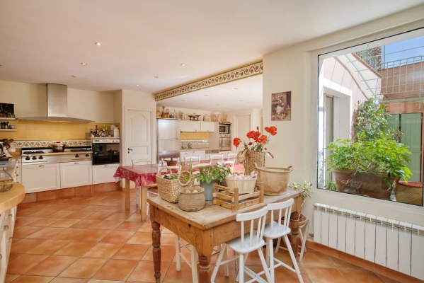 à vendre maison, villa Grimaud - Maison de 400 m2 avec piscine à la vente au pied du village de Grimaud