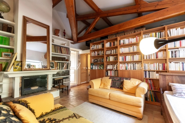 à vendre maison, villa Grimaud - Maison de 400 m2 avec piscine à la vente au pied du village de Grimaud
