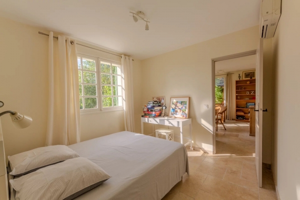 à vendre maison, villa Grimaud - Maison de 400 m2 avec piscine à la vente au pied du village de Grimaud