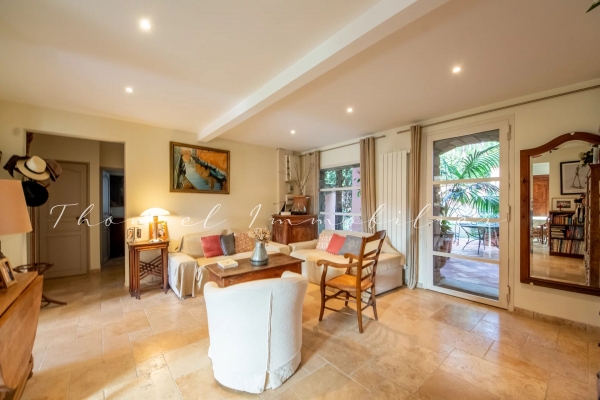 à vendre maison, villa Grimaud - Maison de 400 m2 avec piscine à la vente au pied du village de Grimaud