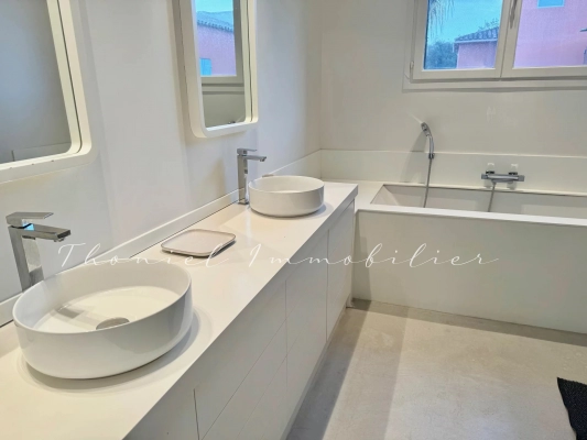 à vendre maison, villa Grimaud - Villa à vendre à Grimaud avec accès à pied à la plage de Beauvallon