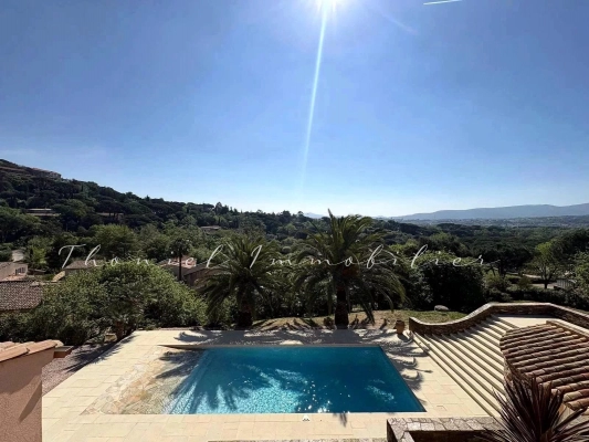 à vendre maison, villa Grimaud - Villa Provençale de Charme – Vue Dégagée sur le Village de Grimaud