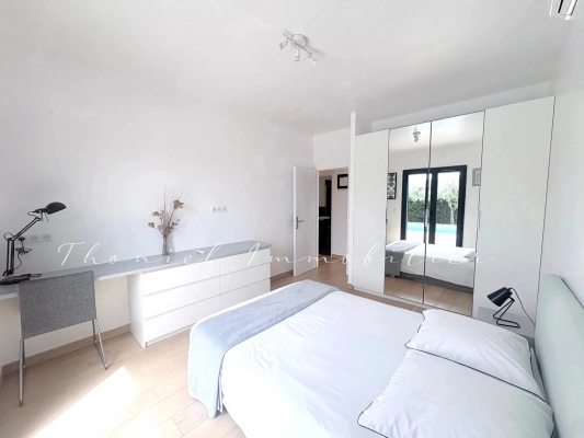 à vendre maison, villa Grimaud - Villa contemporaine avec piscine, de plain-pied et proche des plages de Grimaud