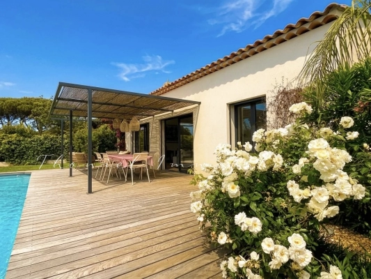 à vendre maison, villa Grimaud - Villa contemporaine avec piscine, de plain-pied et proche des plages de Grimaud