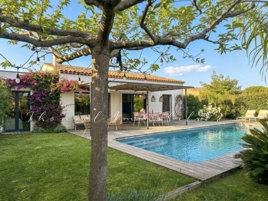 à vendre maison, villa Grimaud - Villa contemporaine avec piscine, de plain-pied et proche des plages de Grimaud