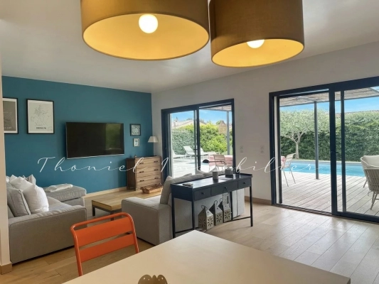 à vendre maison, villa Grimaud - Villa contemporaine avec piscine, de plain-pied et proche des plages de Grimaud