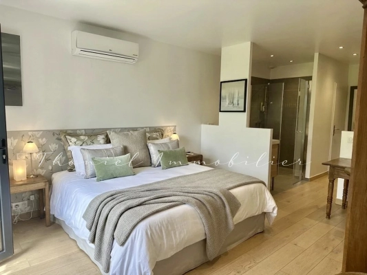 à vendre maison, villa Grimaud - Villa contemporaine avec piscine, de plain-pied et proche des plages de Grimaud