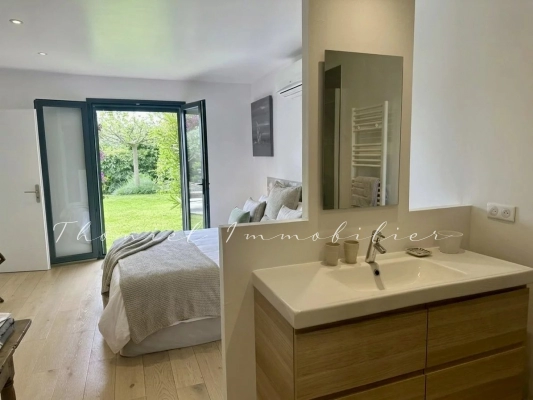 à vendre maison, villa Grimaud - Villa contemporaine avec piscine, de plain-pied et proche des plages de Grimaud