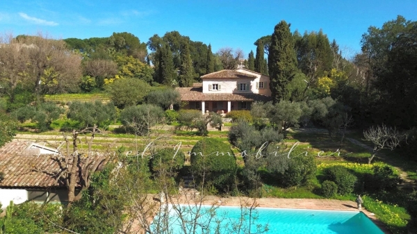 à vendre maison, villa Saint-Tropez - Propriété de charme à vendre à St Tropez
