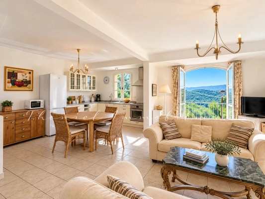 à vendre maison, villa Grimaud - Maison de village 3 chambres avec terrasses et vue panoramique à vendre à Grimaud village