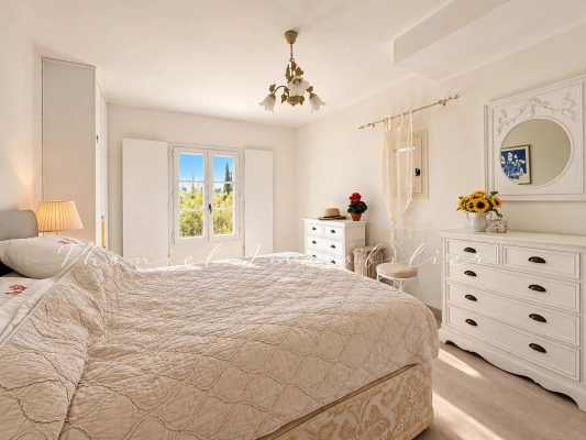 à vendre maison, villa Grimaud - Maison de village 3 chambres avec terrasses et vue panoramique à vendre à Grimaud village