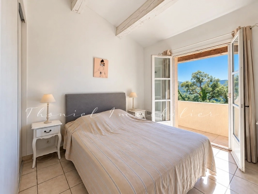 à vendre maison, villa Grimaud - Maison de village 3 chambres avec terrasses et vue panoramique à vendre à Grimaud village