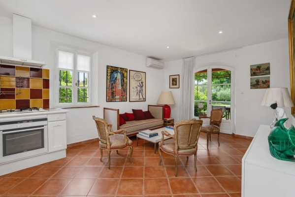 à vendre maison, villa Grimaud - Propriété de 300 m2 à vendre au pied du village de Grimaud