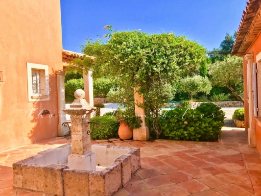 à vendre maison, villa Grimaud - Propriété de 300 m2 à vendre au pied du village de Grimaud