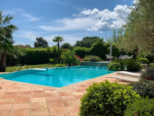 à vendre maison, villa Grimaud - Propriété de 300 m2 à vendre au pied du village de Grimaud