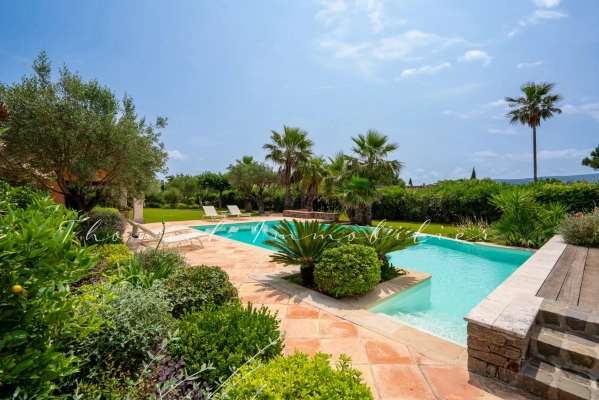 Vente maison, villa Grimaud - Propriété de 300 m2 à vendre au pied du village de Grimaud