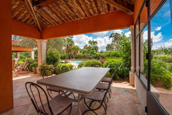 à vendre maison, villa Grimaud - Propriété de 300 m2 à vendre au pied du village de Grimaud