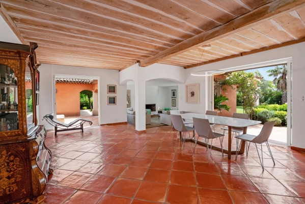 à vendre maison, villa Grimaud - Propriété de 300 m2 à vendre au pied du village de Grimaud