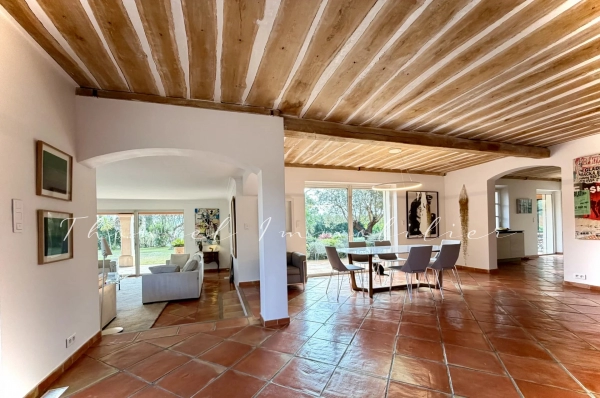 à vendre maison, villa Grimaud - Propriété de 300 m2 à vendre au pied du village de Grimaud