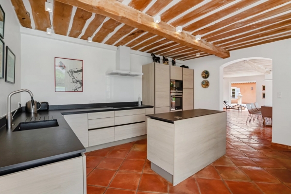 à vendre maison, villa Grimaud - Propriété de 300 m2 à vendre au pied du village de Grimaud