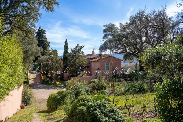 For sale house, villa Grimaud - 400 m2 house with swimming pool for sale at the foot of the village of Grimaud
