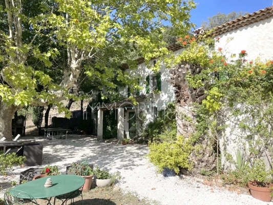 à vendre maison, villa La Garde-Freinet - PROPRIÉTÉ ANCIENNE AU CHARME EXCEPTIONNEL A LA GARDE-FREINET