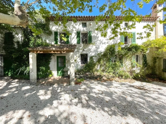 Vente maison, villa La Garde-Freinet - PROPRIÉTÉ ANCIENNE AU CHARME EXCEPTIONNEL À LA VENTE A LA GARDE-FREINET
