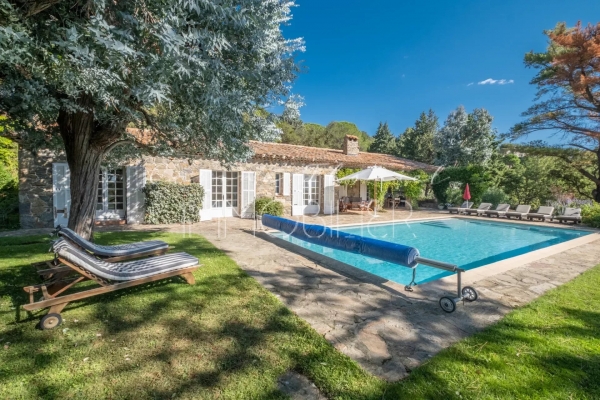 à vendre maison, villa La Garde-Freinet - Propriété de charme avec vue panoramique, tennis et piscine