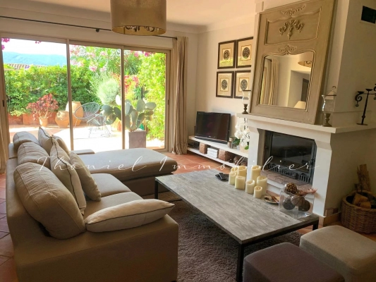 à vendre maison, villa Cogolin - À vendre proche du centre de Cogolin, jolie maison avec jardin et terrasses