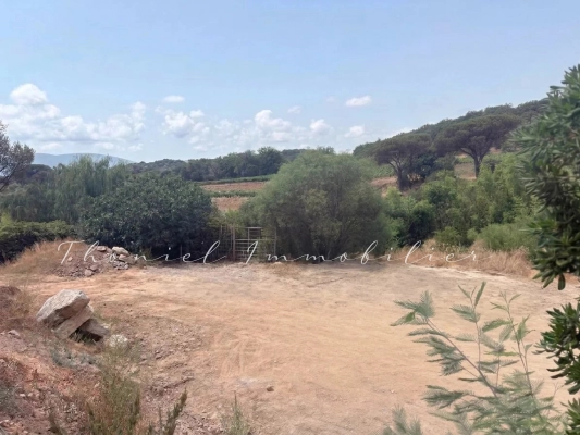à vendre terrain Grimaud - Terrain constructible de 1 200 m² à vendre à Grimaud